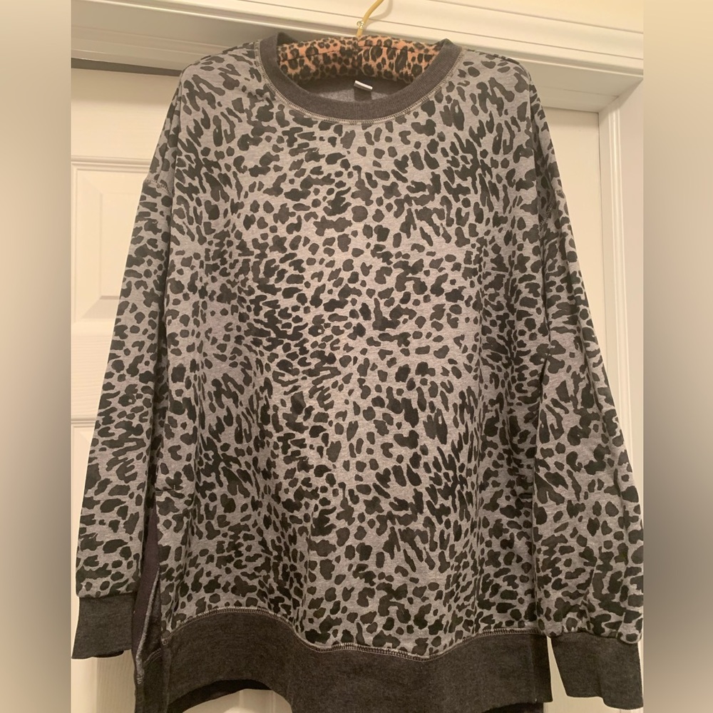 NWOT-Old Navy women’s sweatshirt. Box style. Higher slightly in the front.